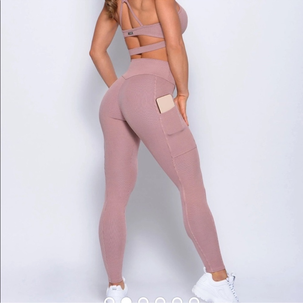 Set - Bombshell Yoga Sports Bra (S) and Leggings (XS) - Dusty Rose